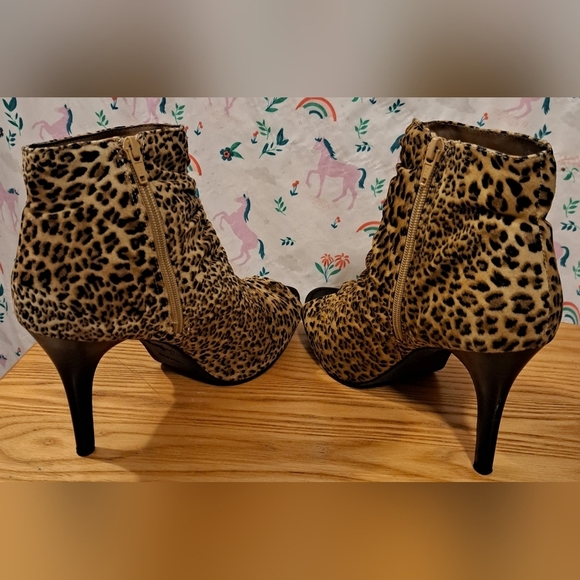 Y2K City Streets Leopard Cheetah Peep Toe Bootie Boot Heel Pump Shoe SZ 9M - Picture 4 of 7
